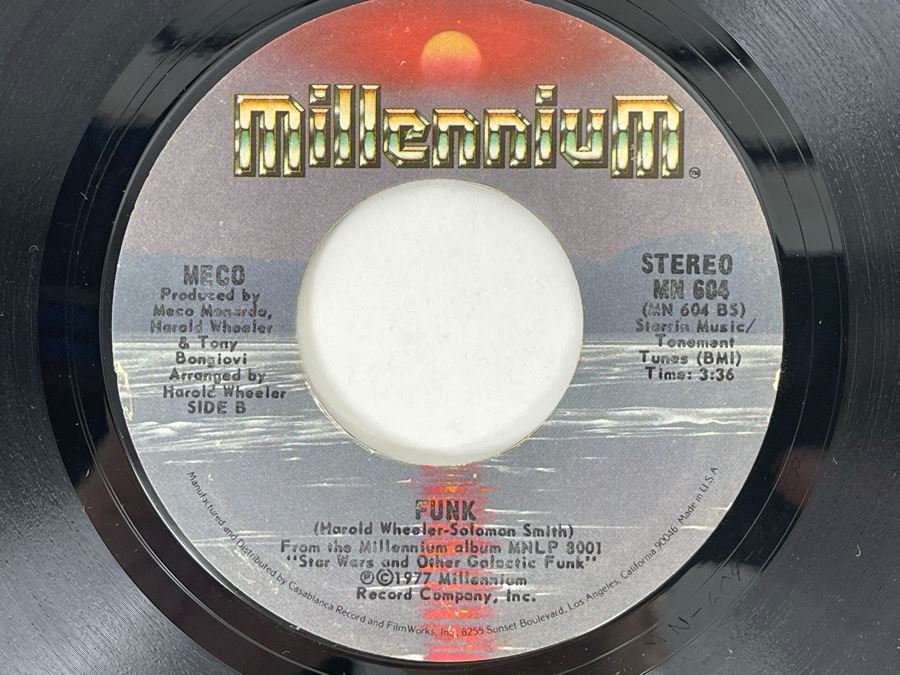 JUST ADDED - ORIGINAL 1977 STAR WARS THEME / CANTINA BAND 45RPM Record By MECO (Disco Funk Version) Millennium [Photo 6]