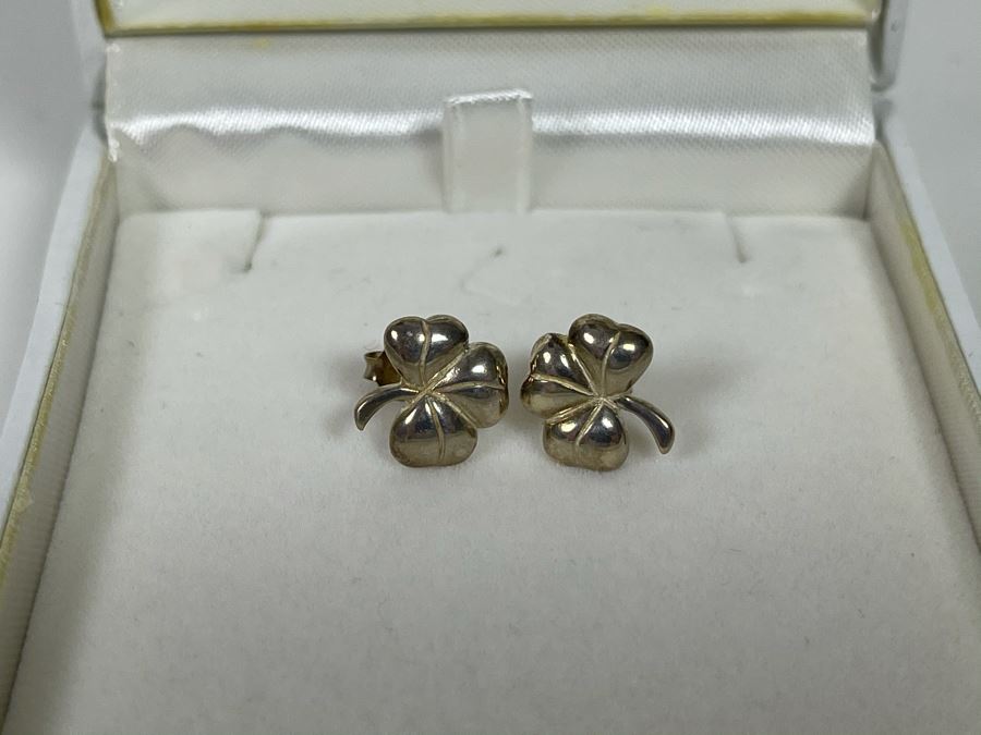 New Sterling Silver Irish Clover Stud Earrings Retails $65 [Photo 2]