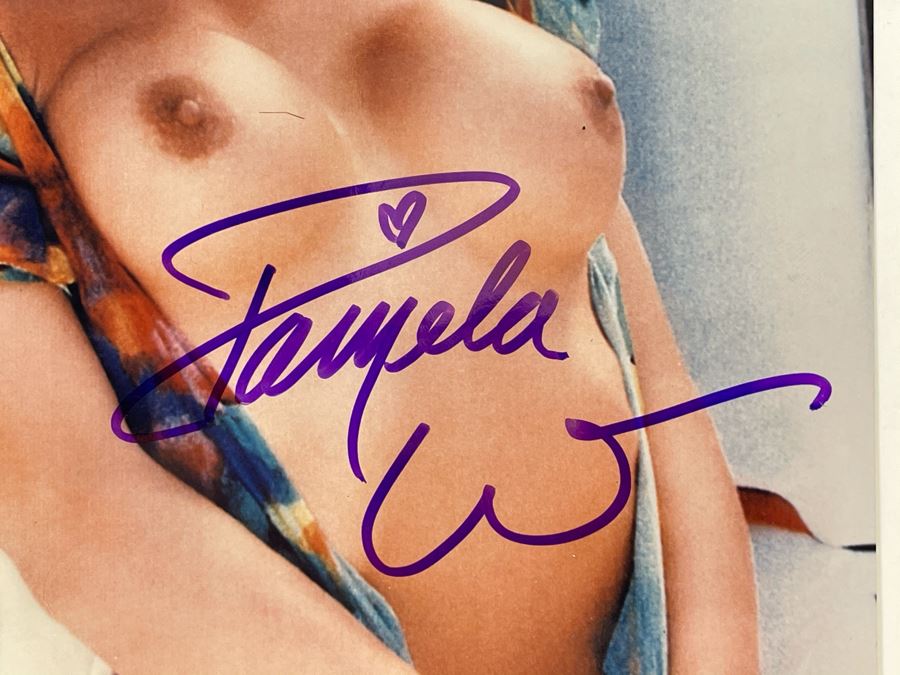 Hand Signed Early Pamela Anderson Nude Photograph Autographed With Certificate Of Authenticity 8 X 10 (Main Image Blurred - See Details) [Photo 5]