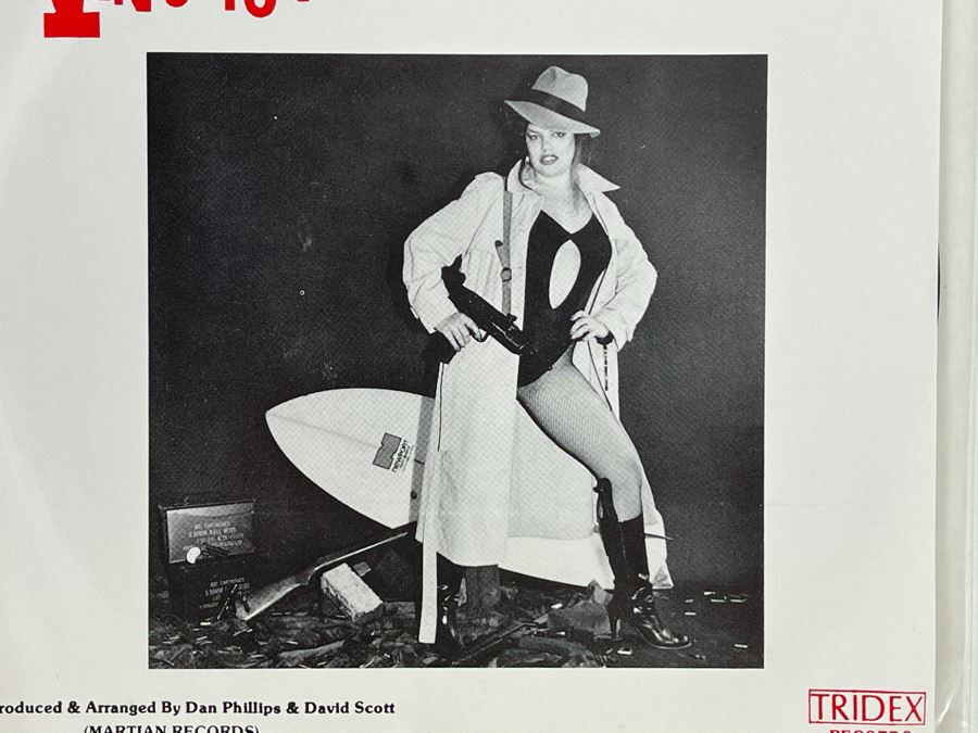 Vintage The Ventures Showdown At Newport / Surfin' & Spyin' 45RPM Vinyl Record [Photo 5]