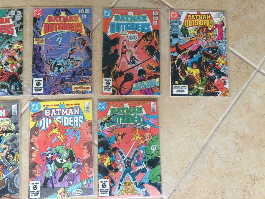 Batman and The Outsiders Comic Books [Photo 3]