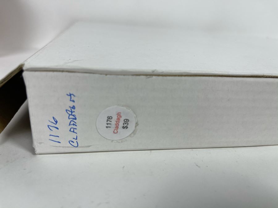 New Irish The Claddagh Wall Decor With Box [Photo 8]