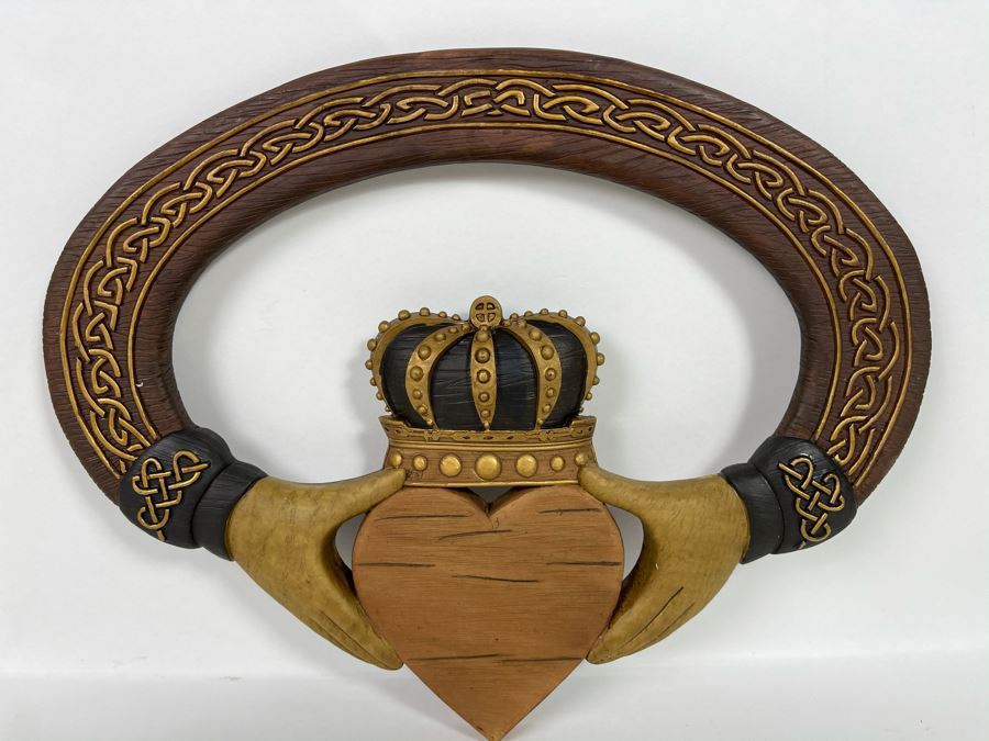 New Irish The Claddagh Wall Decor With Box [Photo 3]