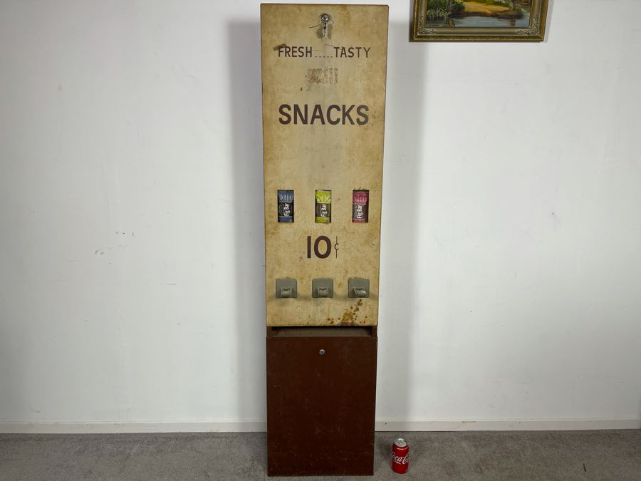 Vintage 10 Cent Metal Candy Vending Machine With Key 16.5'W X 10'D X 68.5'H [Photo 4]