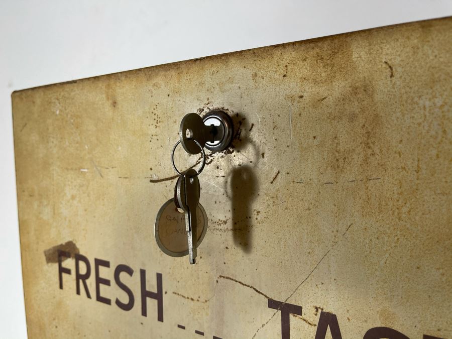 Vintage 10 Cent Metal Candy Vending Machine With Key 16.5'W X 10'D X 68.5'H [Photo 10]