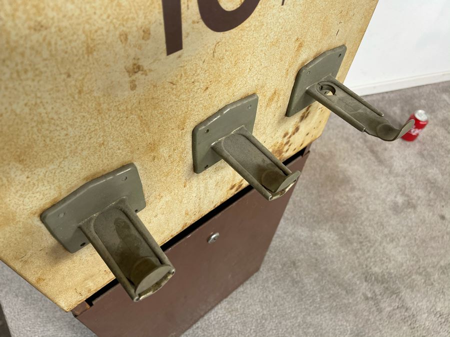 Vintage 10 Cent Metal Candy Vending Machine With Key 16.5'W X 10'D X 68.5'H [Photo 18]