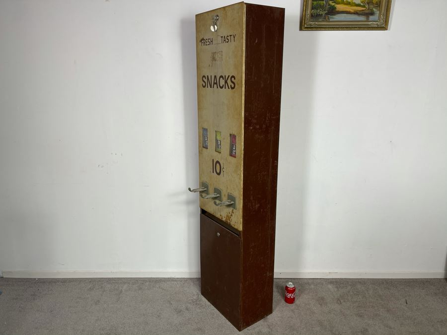 Vintage 10 Cent Metal Candy Vending Machine With Key 16.5'W X 10'D X 68.5'H [Photo 11]