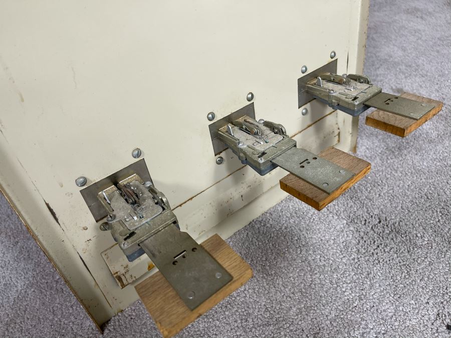 Vintage 10 Cent Metal Candy Vending Machine With Key 16.5'W X 10'D X 68.5'H [Photo 3]