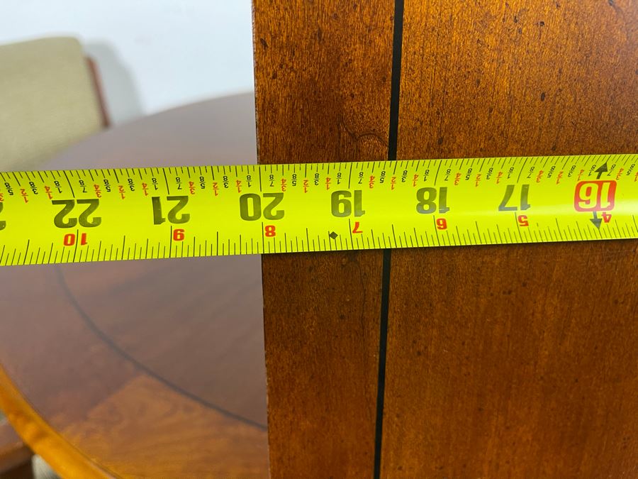 Stanley Furniture 48'R Pedestal Table With One 20'L Leaf And Four Armchairs On Casters (Not Sure If Chairs Are Stanley Furniture' - Has Table Pads [Photo 10]