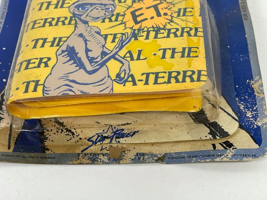 Vintage E.T. Movie Wallet On Damaged Card [Photo 4]