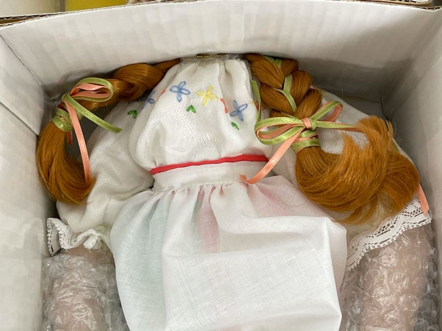 New Molly Irish Porcelain Collectible Doll By Peggy Dey / Danbury Mint 20'L With Box [Photo 4]