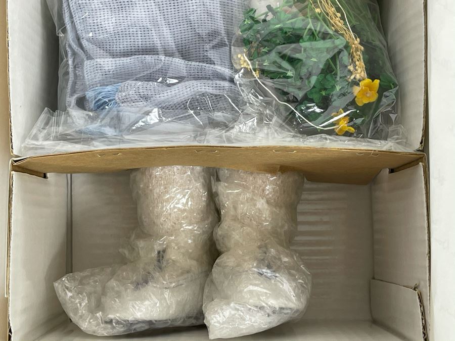 New Molly Irish Porcelain Collectible Doll By Peggy Dey / Danbury Mint 20'L With Box [Photo 5]