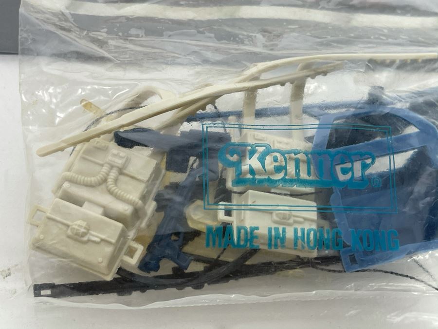 EXTREMELY RARE SEALED 1980 Kenner Mail-Away Offer Star Wars The Empire Strikes Back Star Wars Action Figures Survival Kit (Needed 5 Proofs Of Purchase From Kenner Action Figures) [Photo 9]