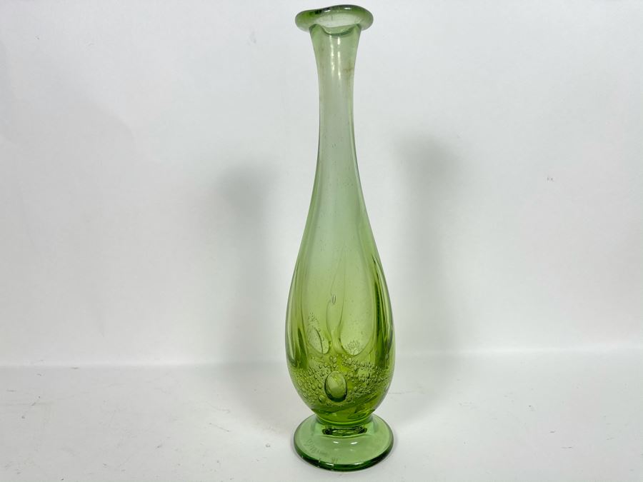 Vintage 1981 Signed Green Art Glass Vase Signed Williams 11.5H [Photo 1]
