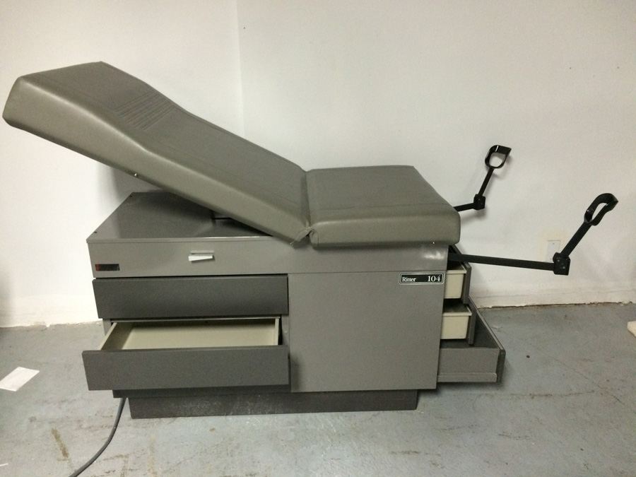 Ritter 104 Medical Examination Table [Photo 2]