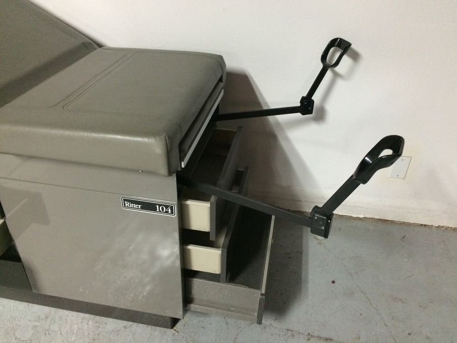 Ritter 104 Medical Examination Table [Photo 3]