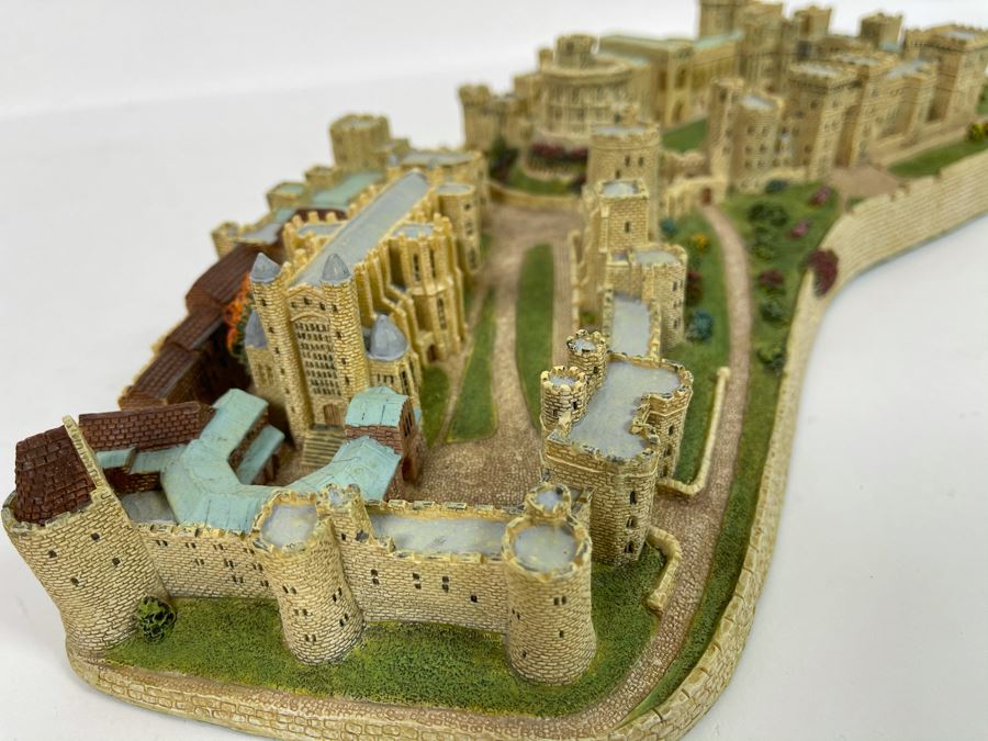 Danbury Mint Windsor Castle From The Collection Entitled Castles Of The British Monarchy With Box 21 X 10 X 6 [Photo 8]