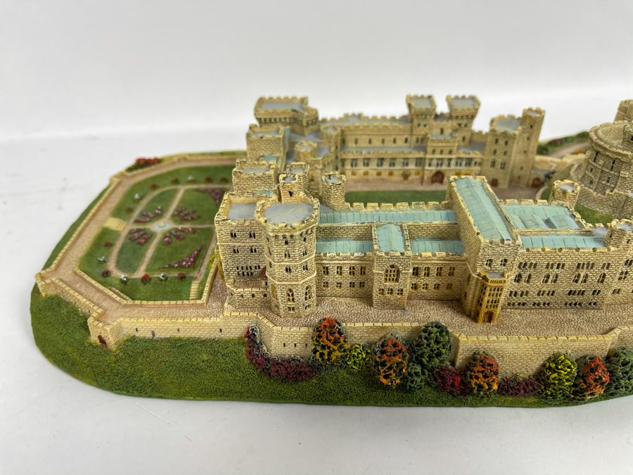 Danbury Mint Windsor Castle From The Collection Entitled Castles Of The British Monarchy With Box 21 X 10 X 6 [Photo 4]