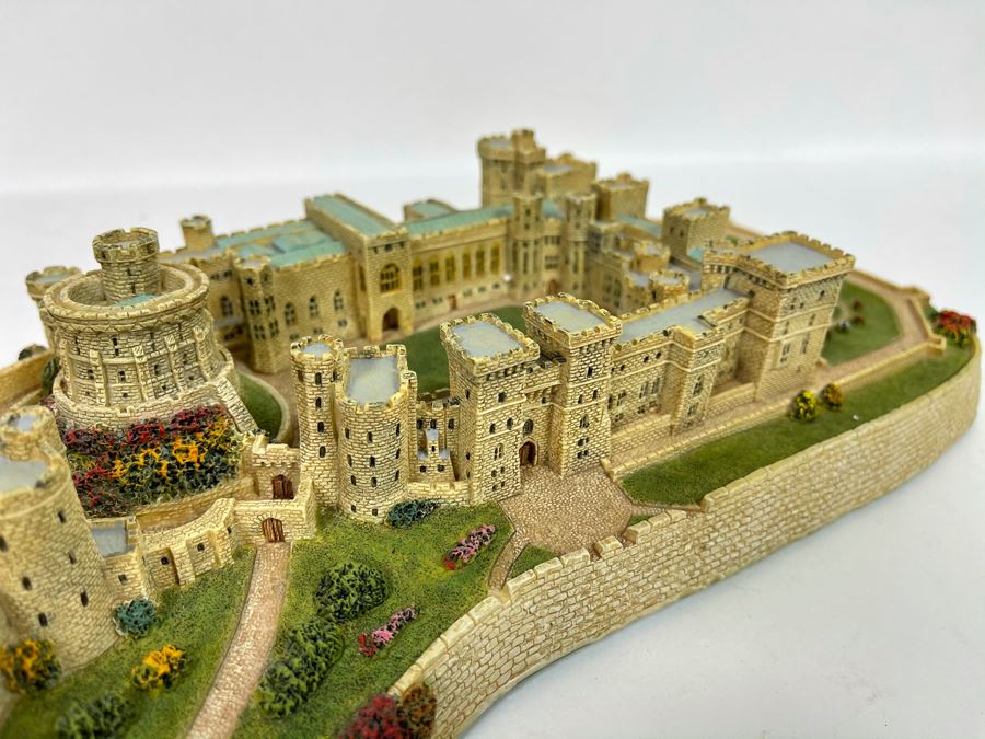 Danbury Mint Windsor Castle From The Collection Entitled Castles Of The British Monarchy With Box 21 X 10 X 6 [Photo 9]