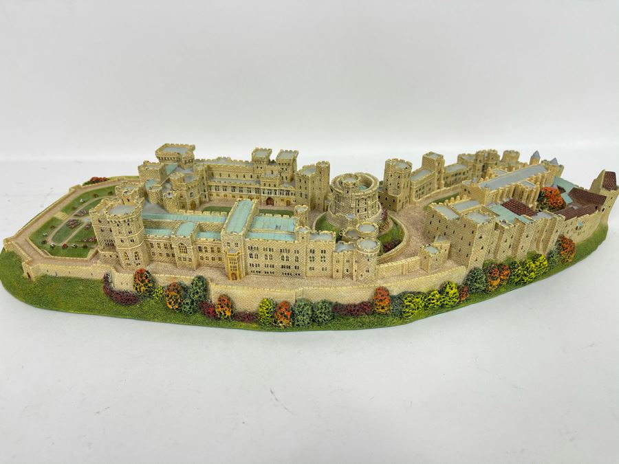 Danbury Mint Windsor Castle From The Collection Entitled Castles Of The British Monarchy With Box 21 X 10 X 6 [Photo 2]