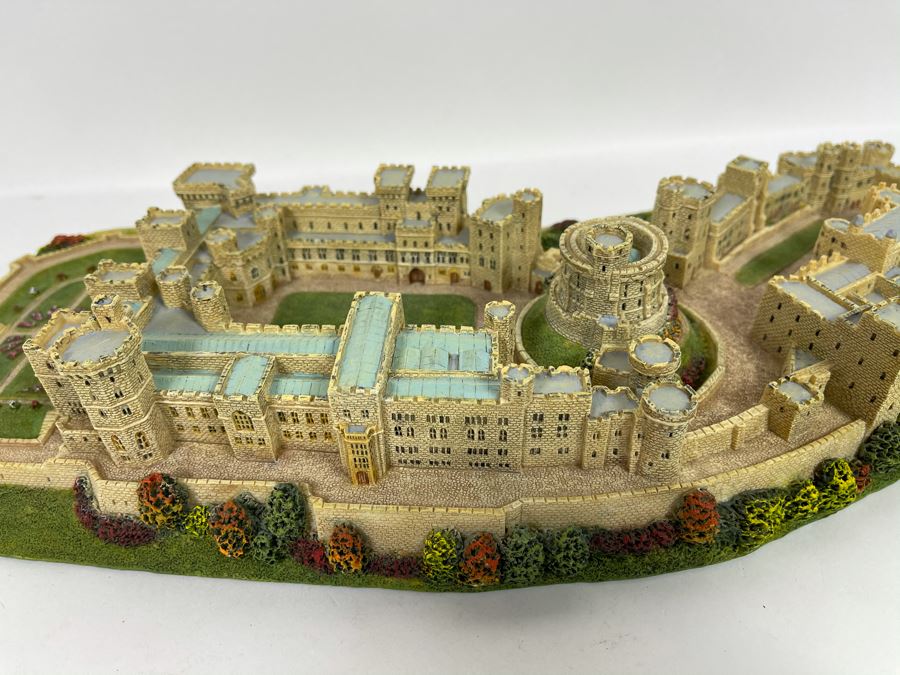 Danbury Mint Windsor Castle From The Collection Entitled Castles Of The British Monarchy With Box 21 X 10 X 6 [Photo 5]