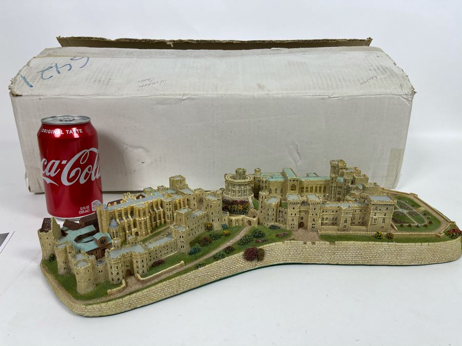 Danbury Mint Windsor Castle From The Collection Entitled Castles Of The British Monarchy With Box 21 X 10 X 6