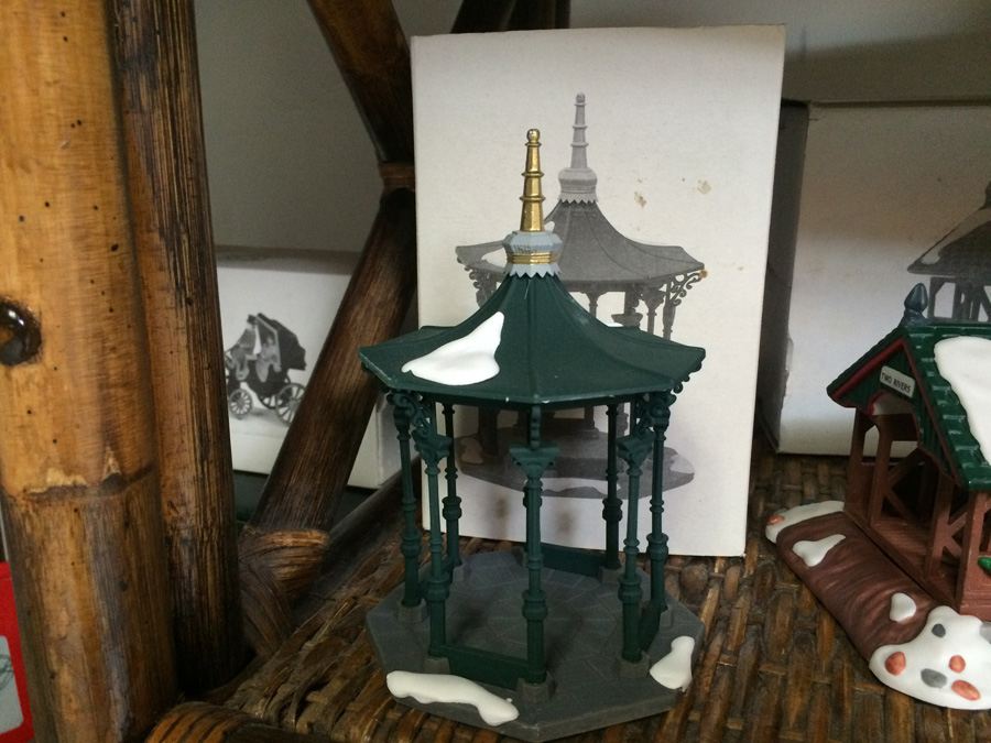 Huge Lot of Department 56 Heritage Village Collection [Photo 24]