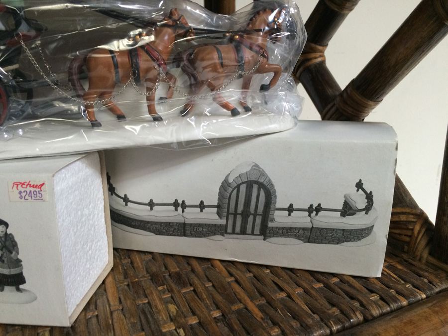 Huge Lot of Department 56 Heritage Village Collection [Photo 22]