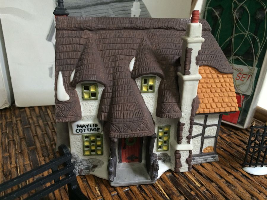 Huge Lot of Department 56 Heritage Village Collection [Photo 17]