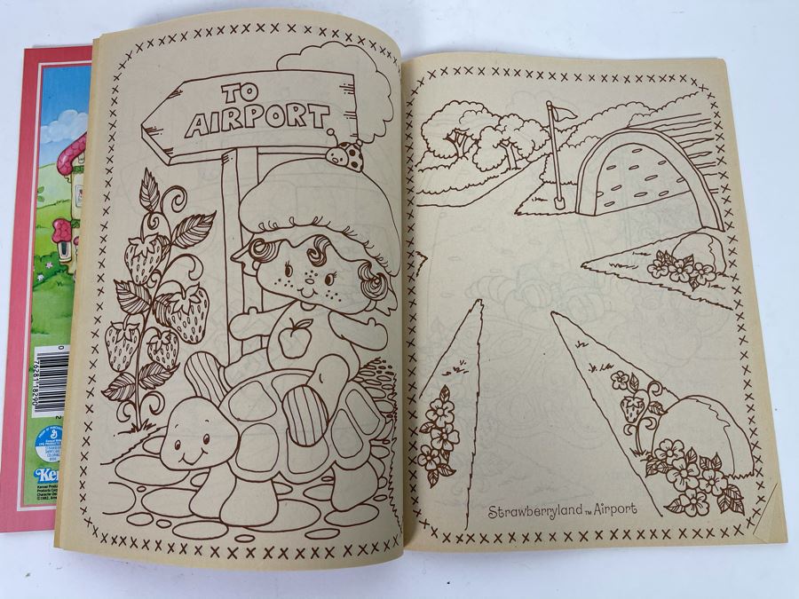 Vintage 1982 New Kenner Strawberry Shortcake Coloring Books [Photo 8]