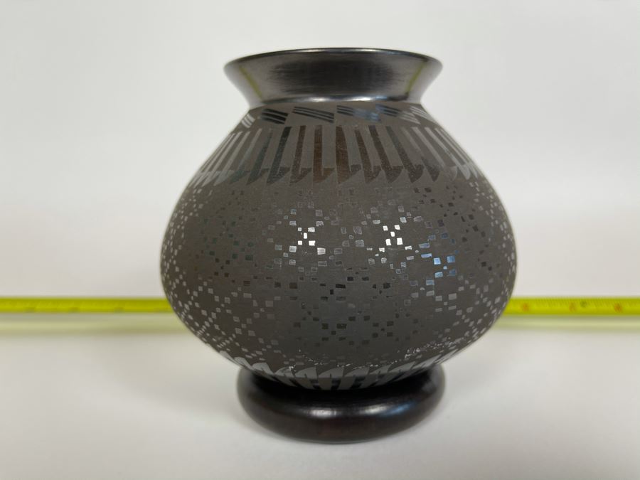 Mata Ortiz Indian Art Black Pottery Signed By Lidia Ponce Mexico 5W X 4H [Photo 4]