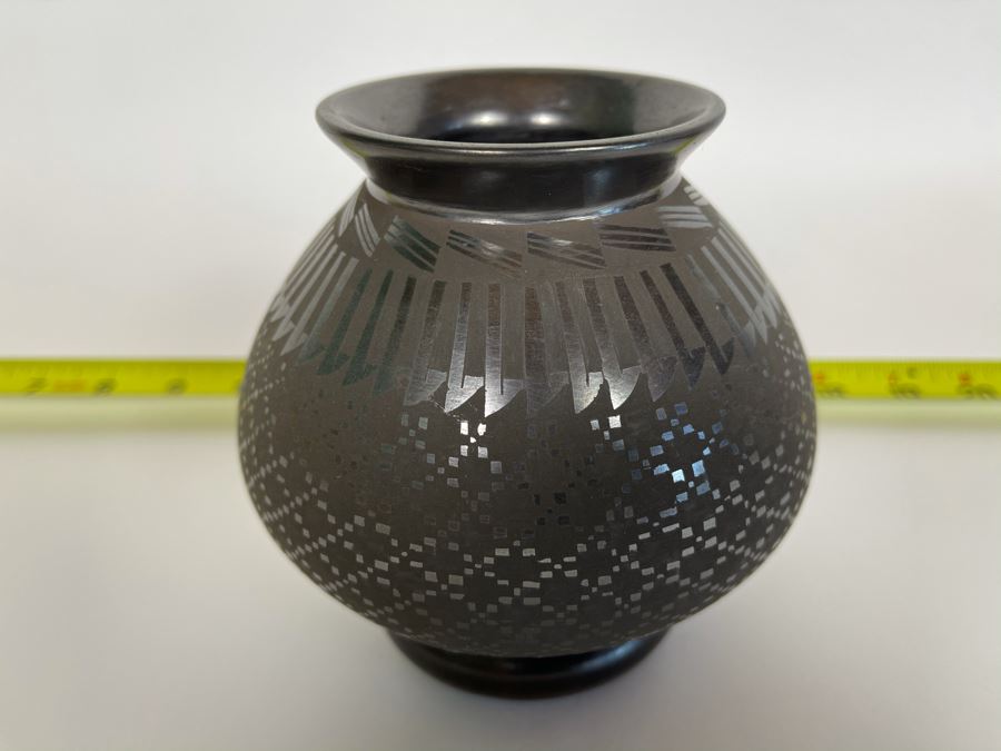 Mata Ortiz Indian Art Black Pottery Signed By Lidia Ponce Mexico 5W X 4H [Photo 5]