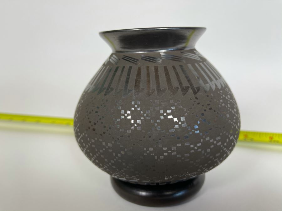 Mata Ortiz Indian Art Black Pottery Signed By Lidia Ponce Mexico 5W X 4H [Photo 7]