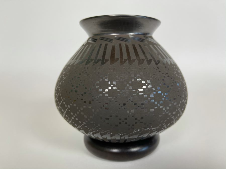 Mata Ortiz Indian Art Black Pottery Signed By Lidia Ponce Mexico 5W X 4H [Photo 2]