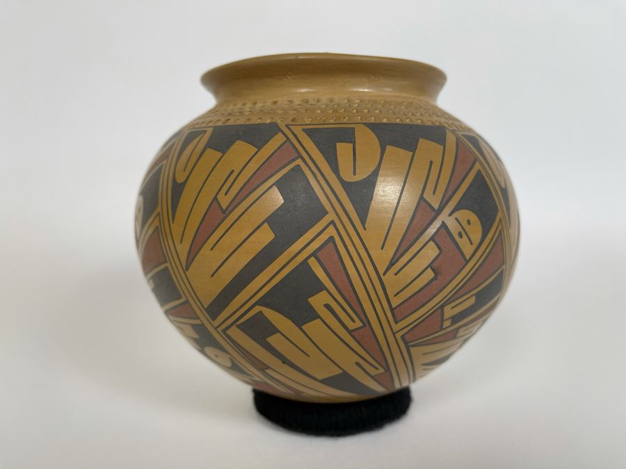 Mata Ortiz Indian Art Pottery Signed By Lidia Lucero Mexico 6W X 5H [Photo 2]