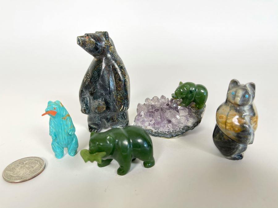 Collection Of Various Stone Carvings Carved Bears In Jade, Turquoise And Other Stones Native American Fetishes [Photo 1]
