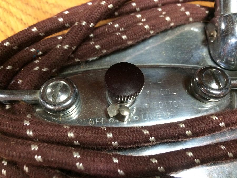 Vintage Durabilt Iron in Excellent Condition [Photo 3]
