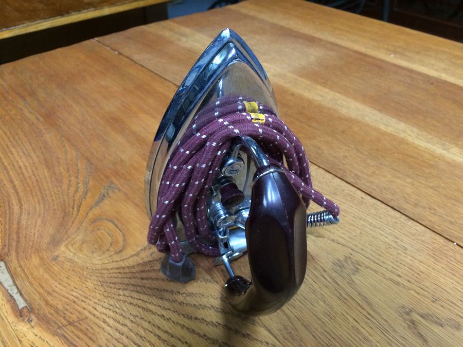 Vintage Durabilt Iron in Excellent Condition
