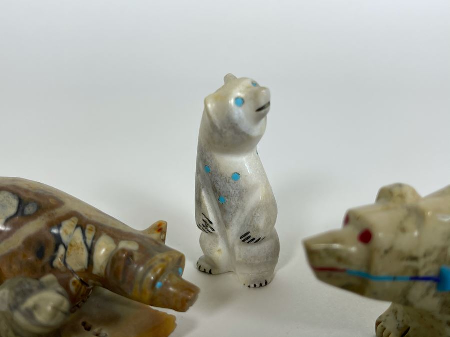Collection Of Native American Carved Stone Bear Fetishes - One Signed By David Chavez, Zuni [Photo 5]