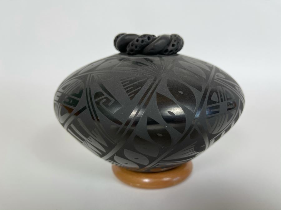 Mata Ortiz Indian Art Black Pottery Signed By Oscar Gonzalez Quezada, Jr. Mexico [Photo 7]