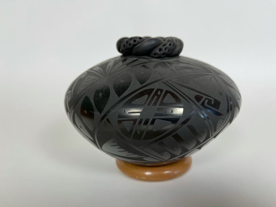 Mata Ortiz Indian Art Black Pottery Signed By Oscar Gonzalez Quezada, Jr. Mexico [Photo 6]
