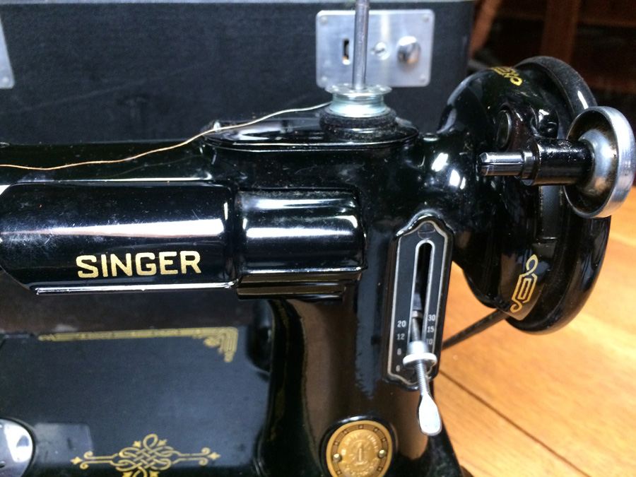 SINGER Featherweight Portable Electric Sewing Machine 221-1 [Photo 6]