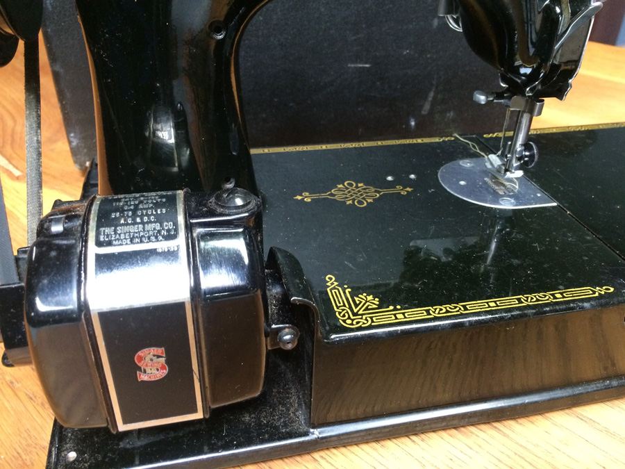 SINGER Featherweight Portable Electric Sewing Machine 221-1 [Photo 7]