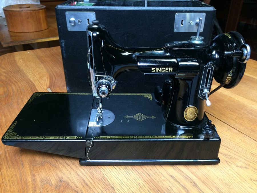 SINGER Featherweight Portable Electric Sewing Machine 2211