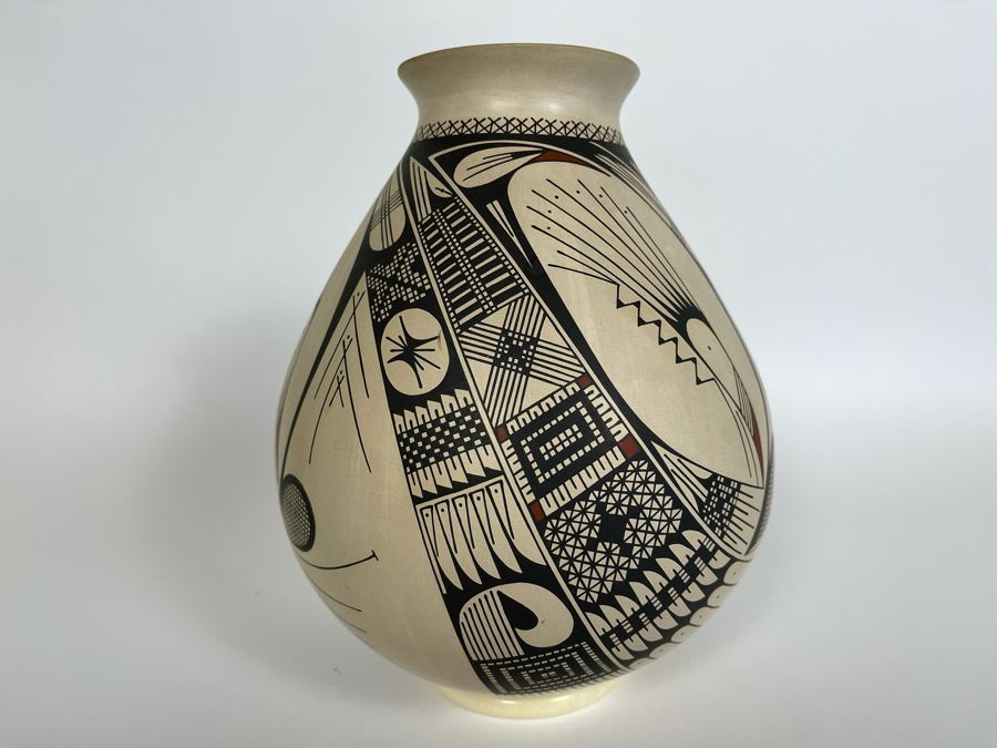Mata Ortiz Indian Art Pottery Signed By Celia Veloz Mexico 8.25H