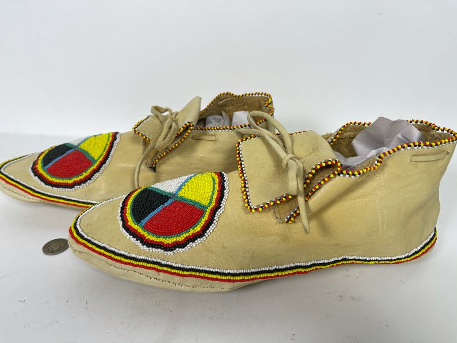 Pair Of Men's Native American Beaded Leather Moccasins 12'L [Photo 8]