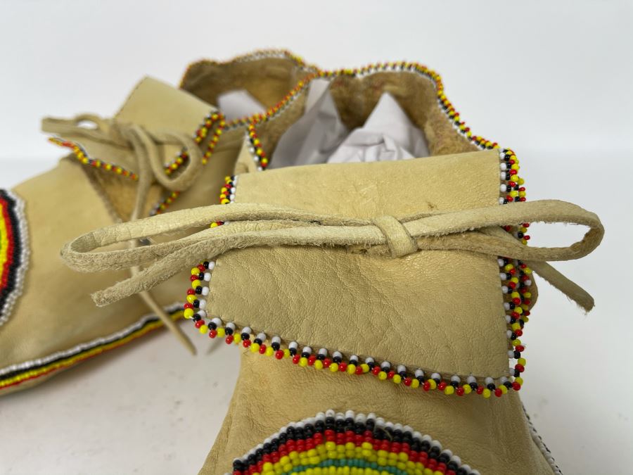 Pair Of Men's Native American Beaded Leather Moccasins 12'L [Photo 6]