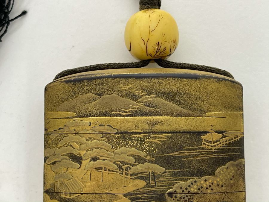 Vintage Japanese Gilt Lacquer Inro [Photo 4]
