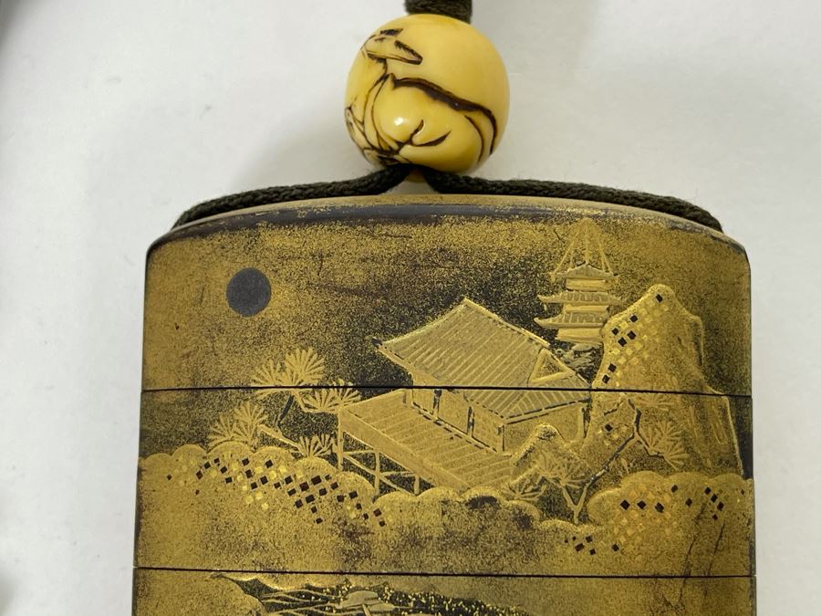 Vintage Japanese Gilt Lacquer Inro [Photo 13]