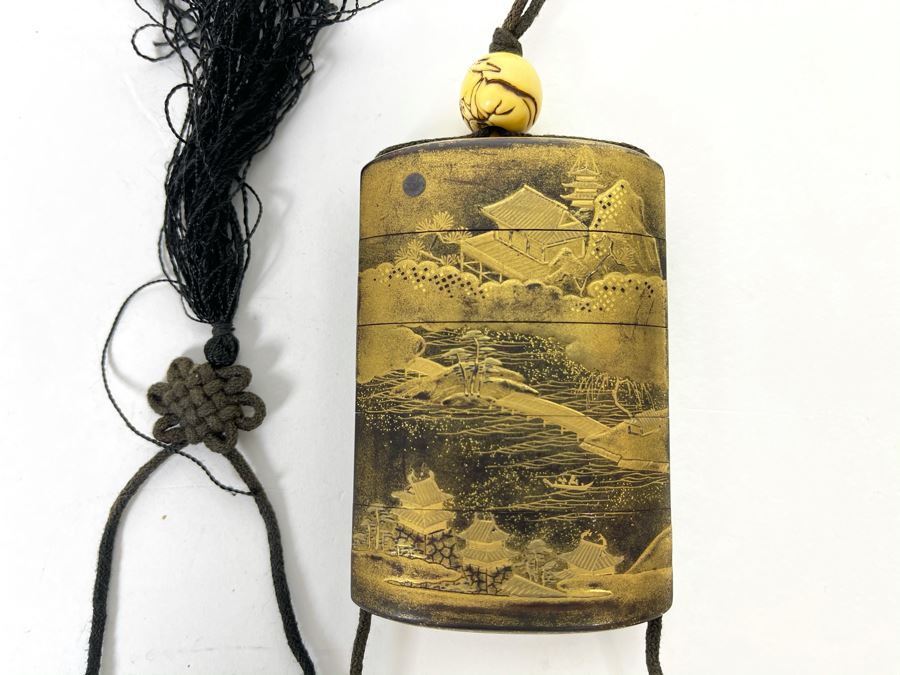 Vintage Japanese Gilt Lacquer Inro [Photo 10]